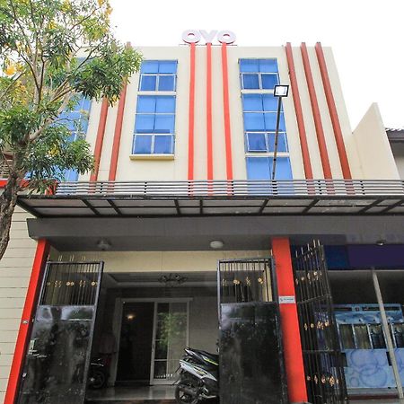 Super Oyo Capital O 175 K-60 Residence Surabaya Esterno foto