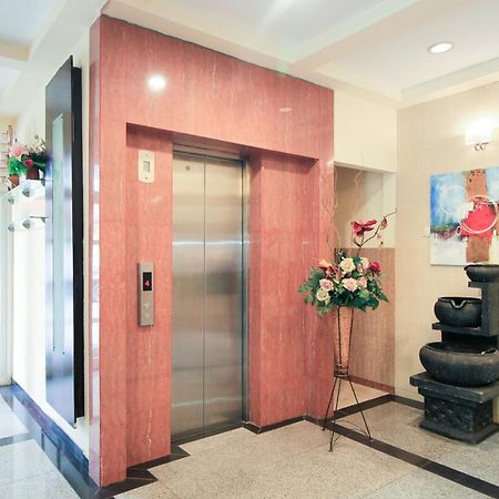 Super Oyo Capital O 175 K-60 Residence Surabaya Esterno foto
