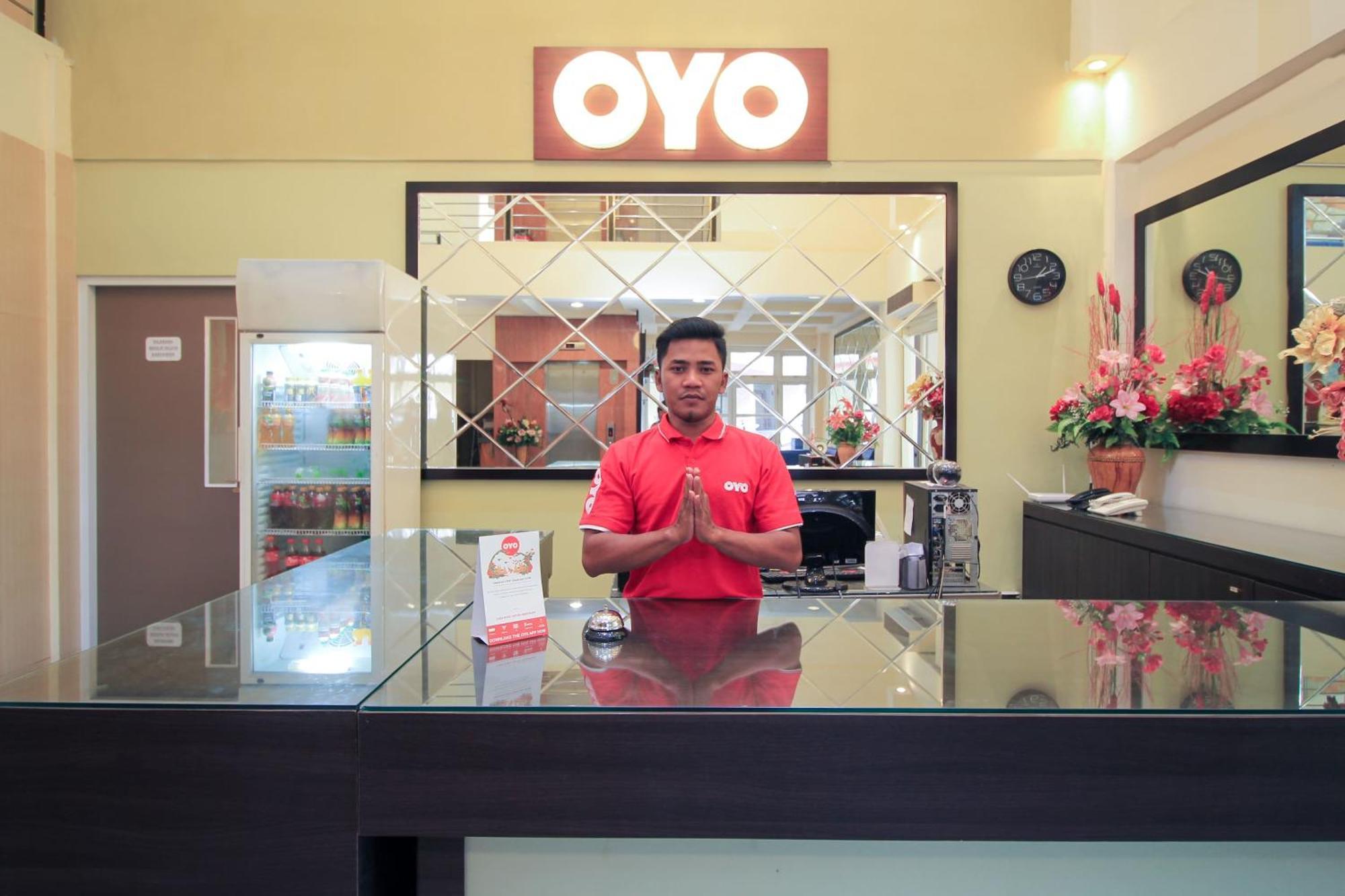 Super Oyo Capital O 175 K-60 Residence Surabaya Esterno foto