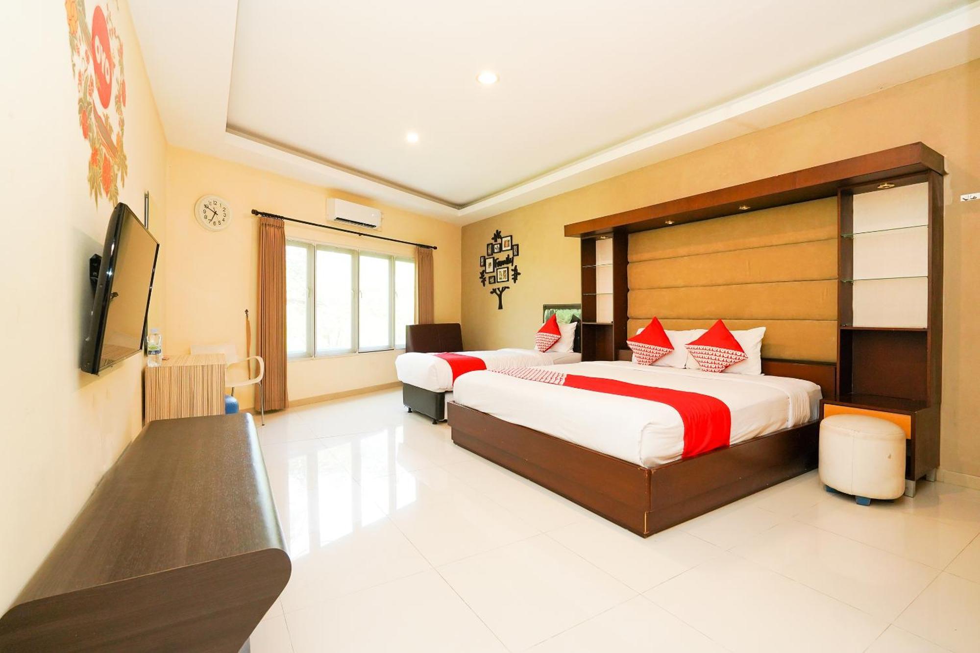 Super Oyo Capital O 175 K-60 Residence Surabaya Esterno foto