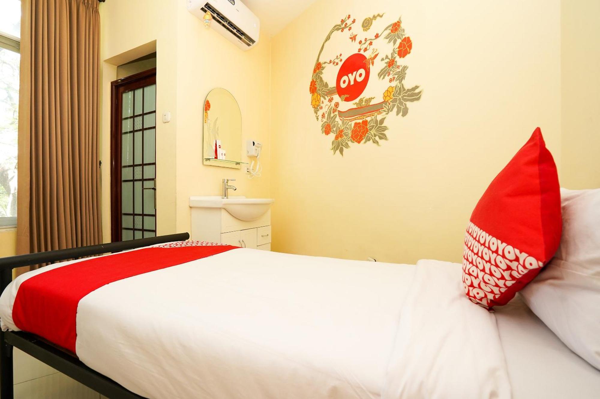 Super Oyo Capital O 175 K-60 Residence Surabaya Esterno foto