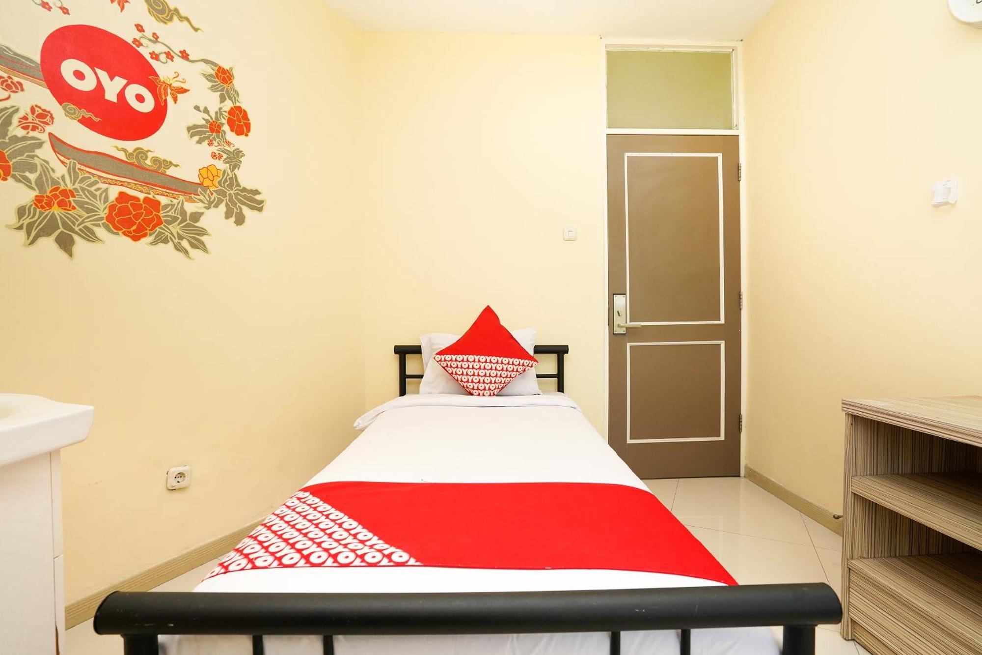 Super Oyo Capital O 175 K-60 Residence Surabaya Esterno foto