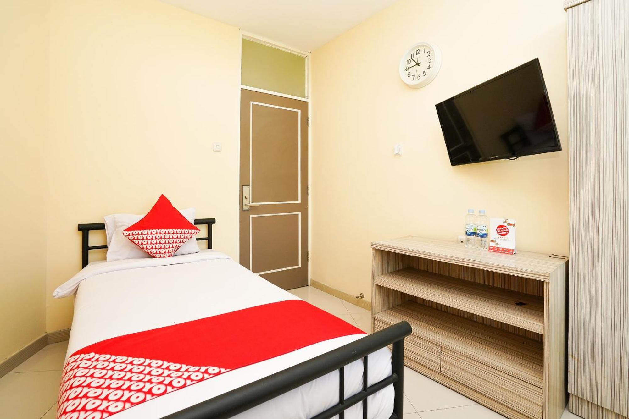 Super Oyo Capital O 175 K-60 Residence Surabaya Esterno foto