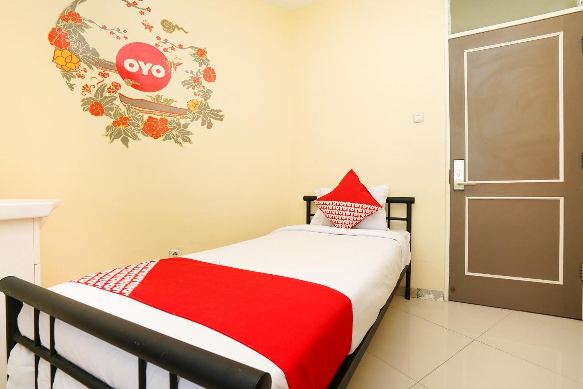 Super Oyo Capital O 175 K-60 Residence Surabaya Esterno foto