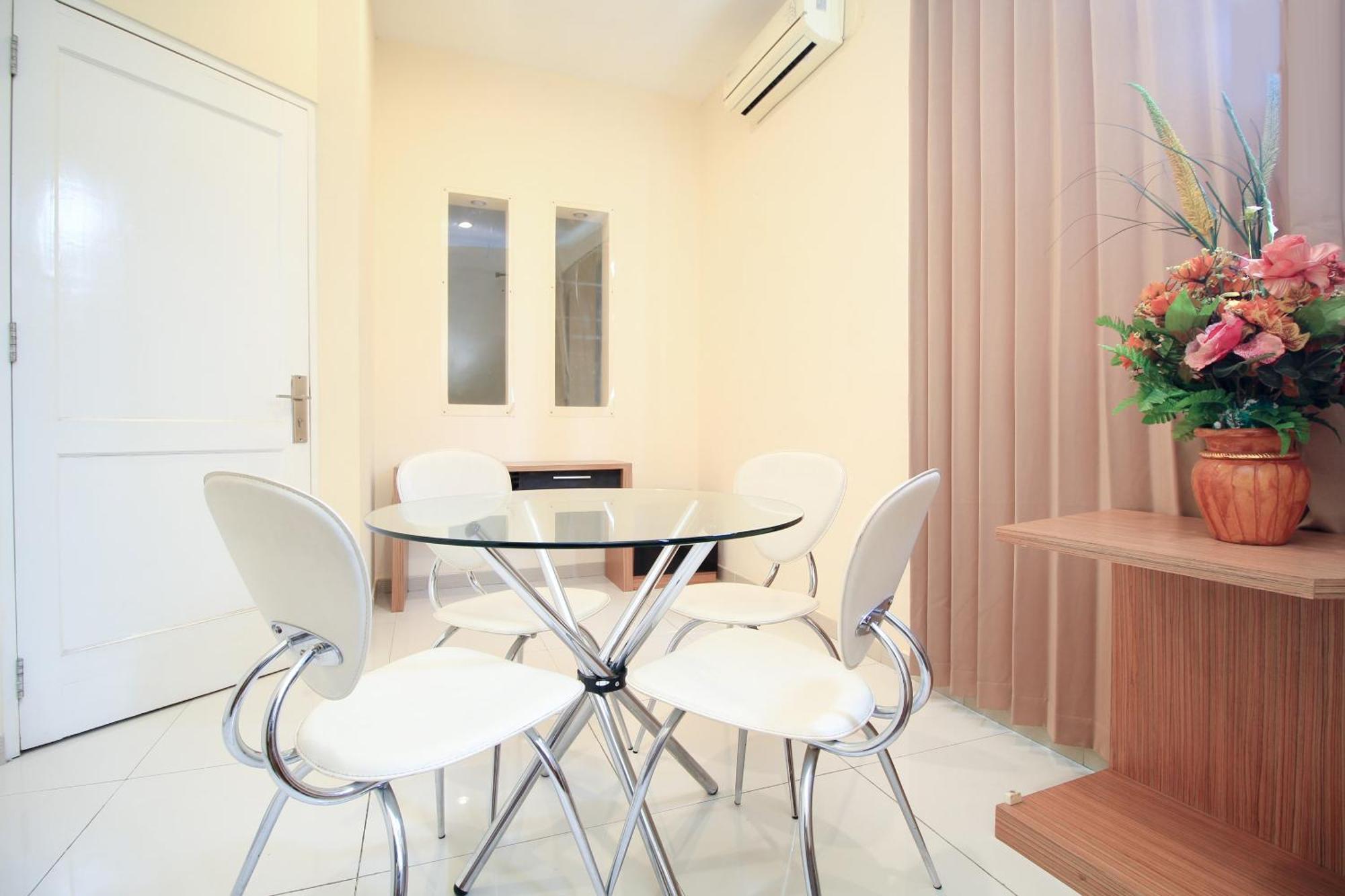 Super Oyo Capital O 175 K-60 Residence Surabaya Esterno foto