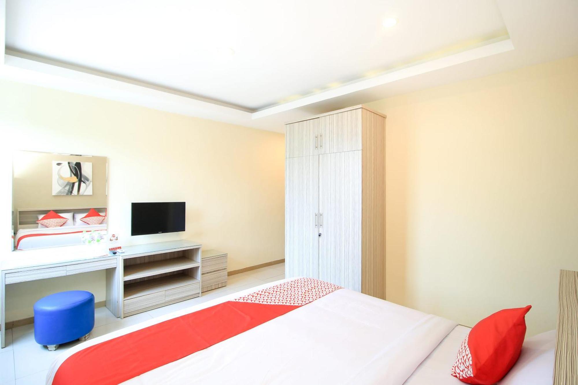 Super Oyo Capital O 175 K-60 Residence Surabaya Esterno foto