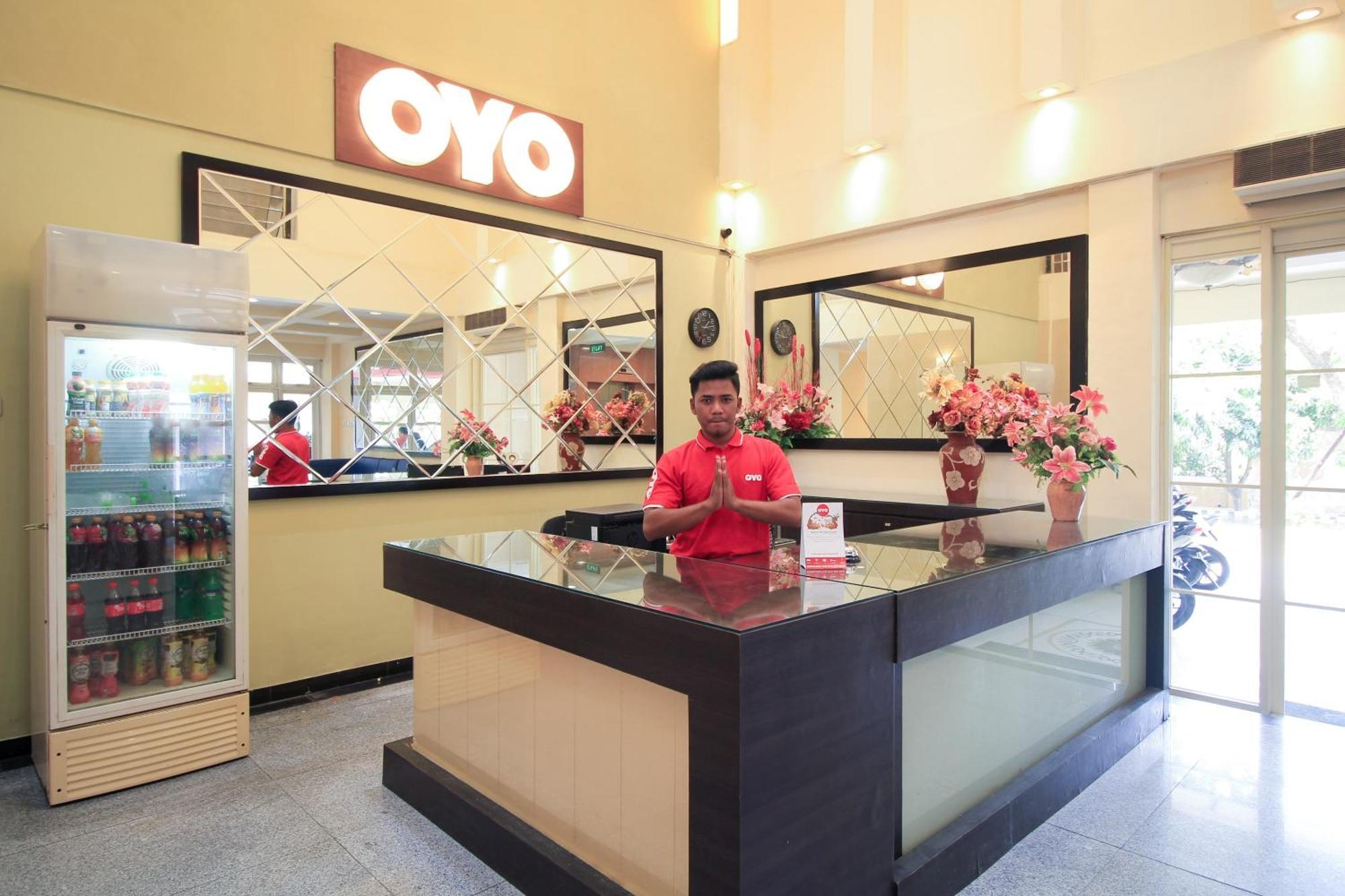 Super Oyo Capital O 175 K-60 Residence Surabaya Esterno foto