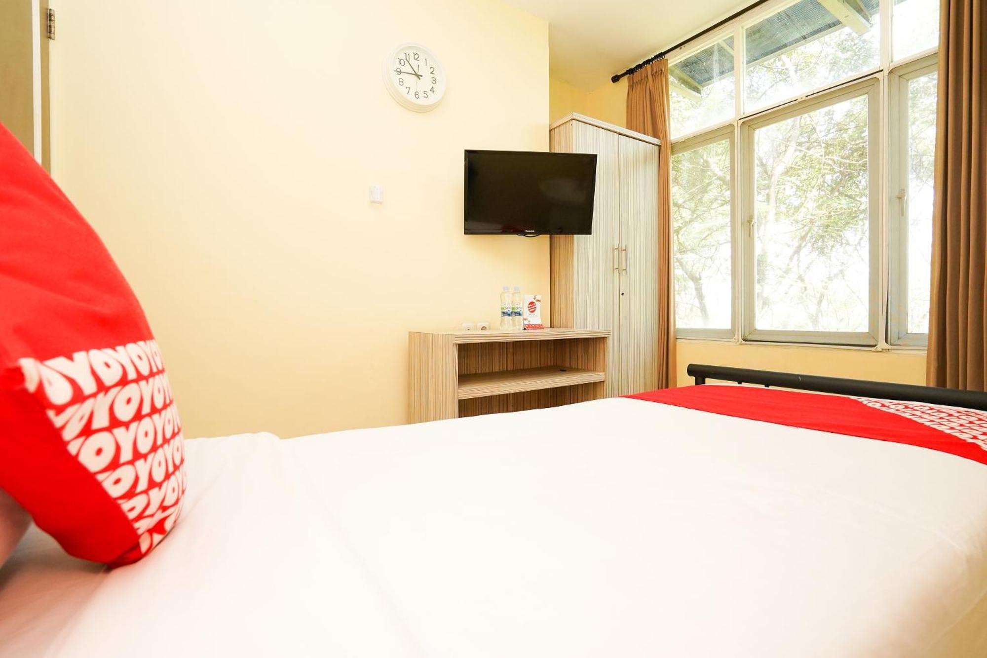 Super Oyo Capital O 175 K-60 Residence Surabaya Esterno foto