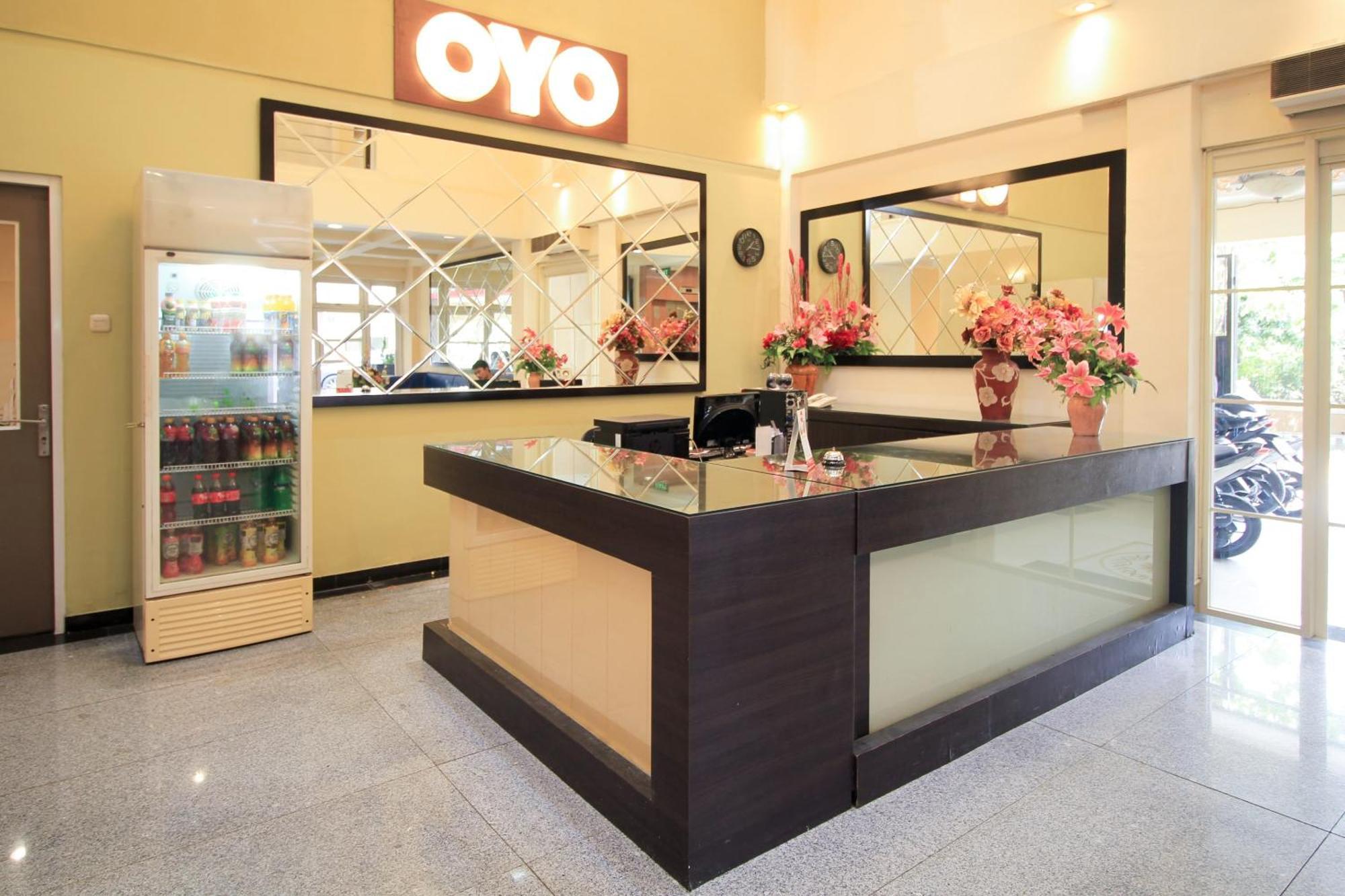 Super Oyo Capital O 175 K-60 Residence Surabaya Esterno foto