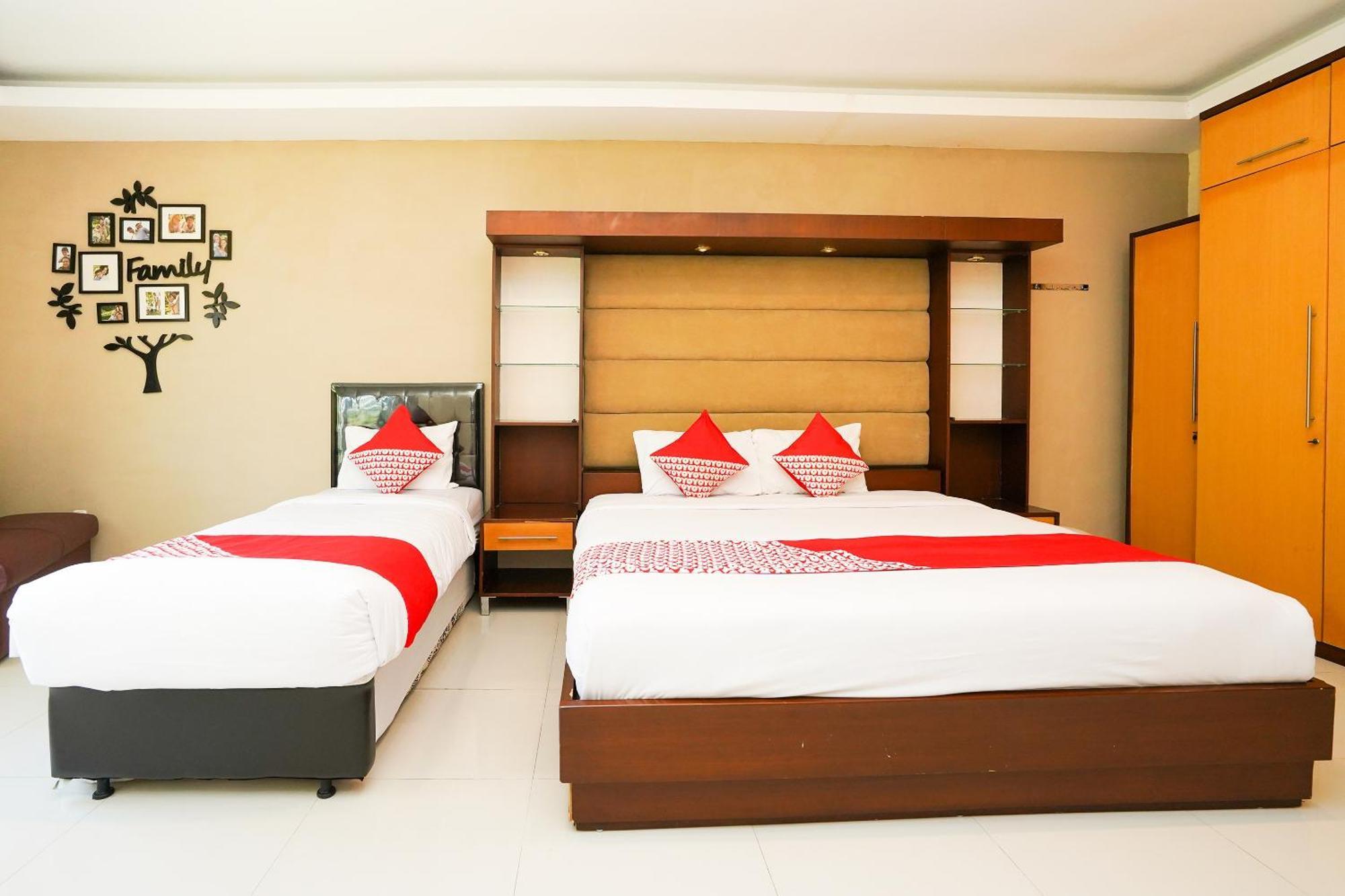 Super Oyo Capital O 175 K-60 Residence Surabaya Esterno foto