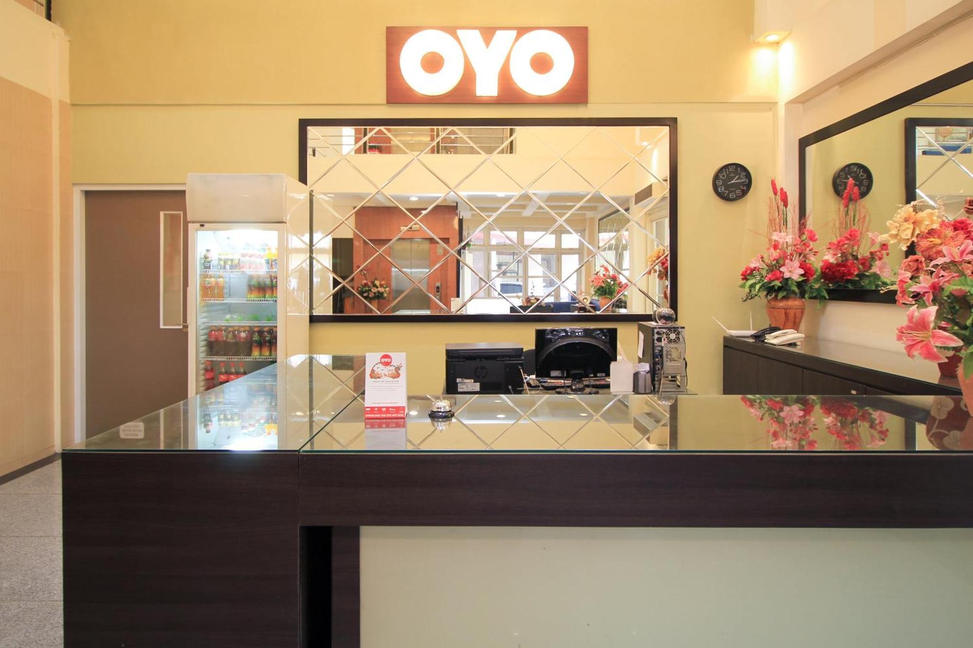 Super Oyo Capital O 175 K-60 Residence Surabaya Esterno foto