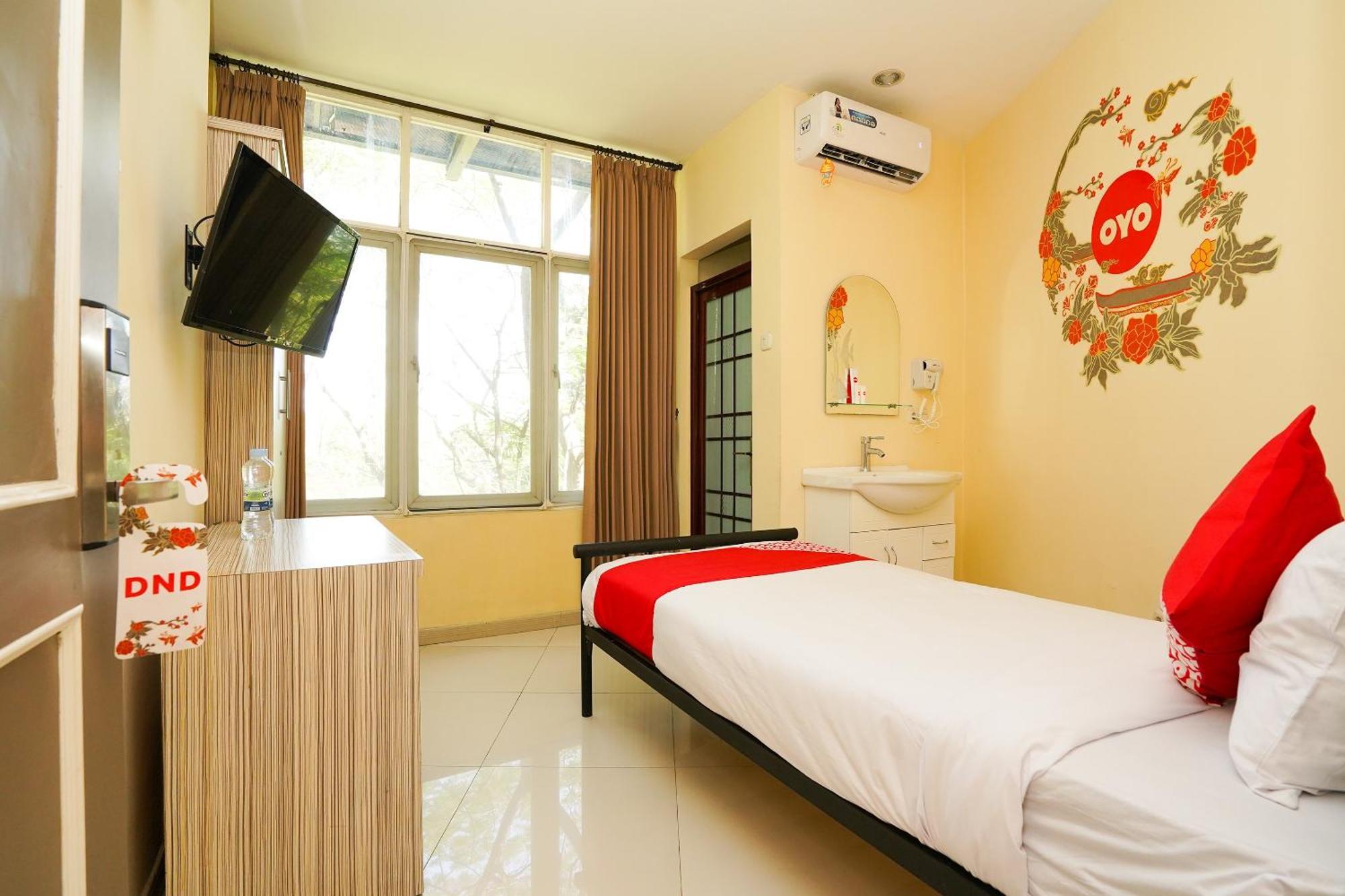 Super Oyo Capital O 175 K-60 Residence Surabaya Esterno foto