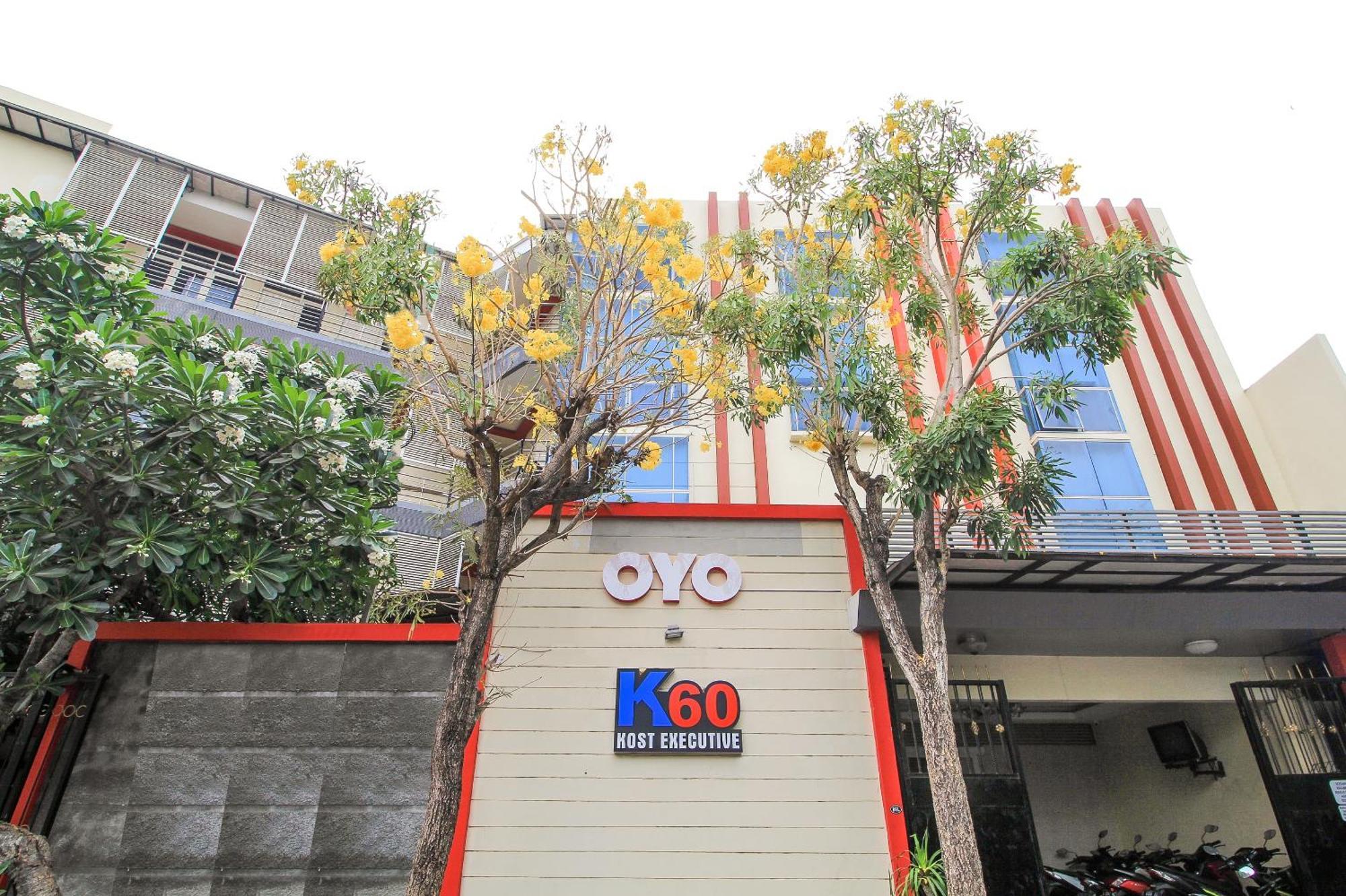 Super Oyo Capital O 175 K-60 Residence Surabaya Esterno foto